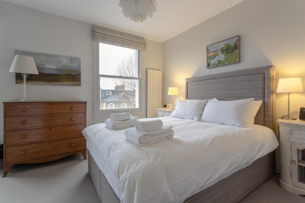 2 Bedroom Apartment Hammersmith Grove Sleeps 4 Londres Exterior foto